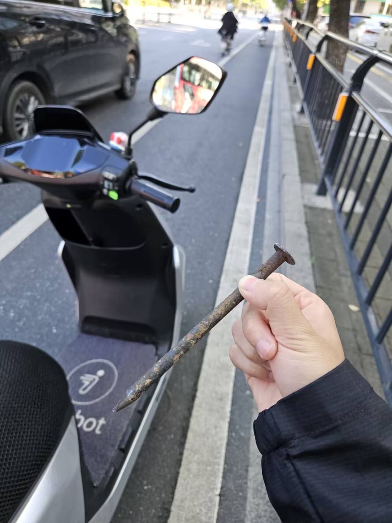 今天路上打我车上的大铁钉-电摩之家