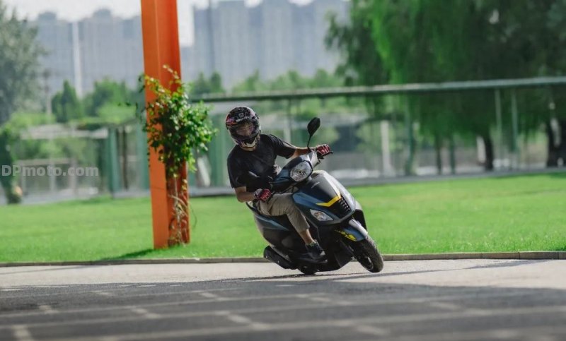 又轻又好玩：五羊-本田NB-X125